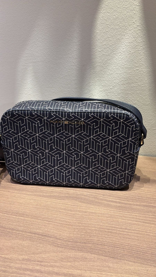 Tommy hilfiger crossbody bag